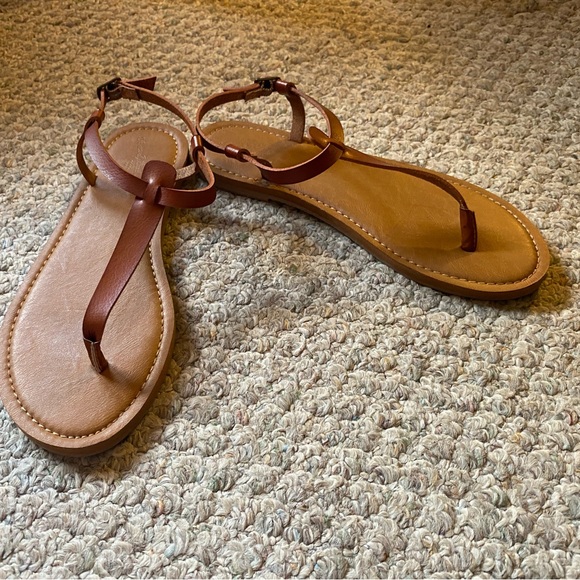 Universal Thread Sandals - Picture 4 of 4